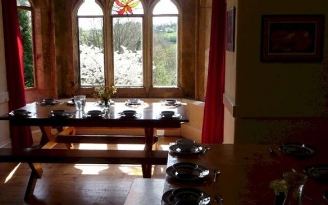 Monkton Wyld Court - Hostel