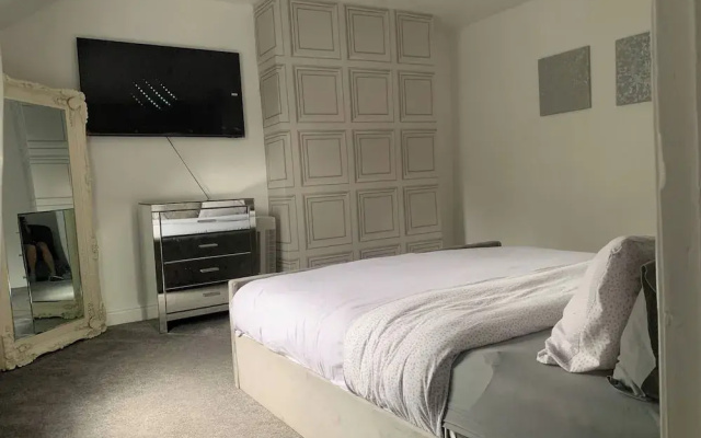 Chestnut Lodge - a Woodland Escape Near the City!