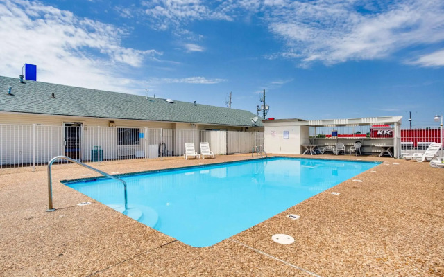 Motel 6-Fayetteville, AR