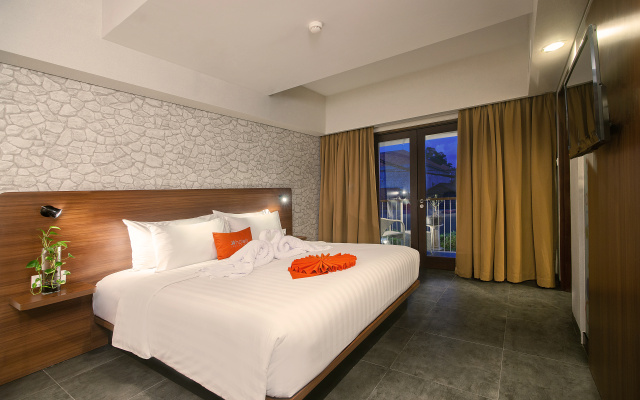 J4 Hotels Legian – Guest Rooms – Kuta