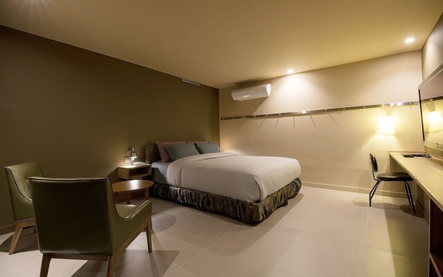 Nineth Hotel
