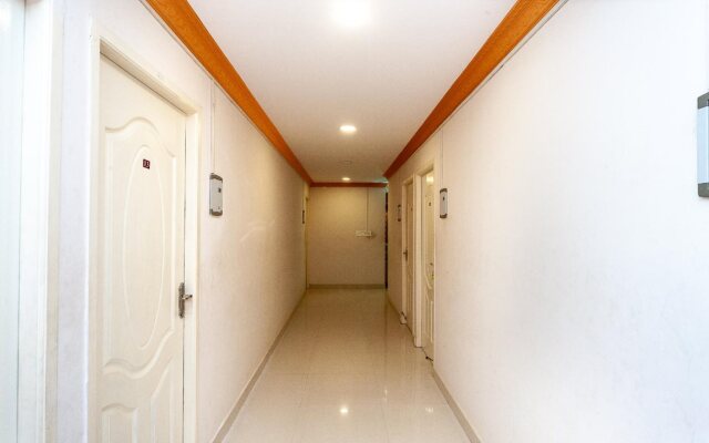 R2 Rooms By OYO Rooms
