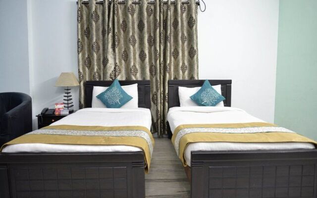 OYO 1749 Apartment Hotel Gayatri Nest