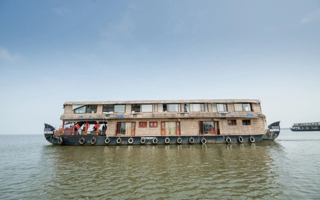 OYO 23482 Sht Symphony Premium Sharing Houseboat