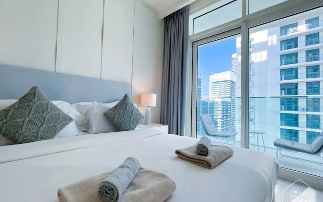 Luxurious Beach front Apt with balcony Dubai Marina