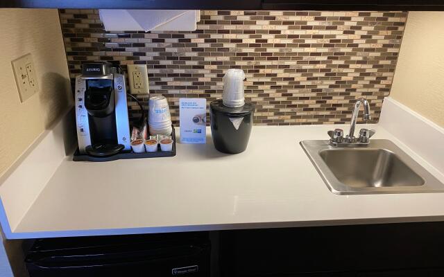 Atwell Suites Austin Airport by IHG