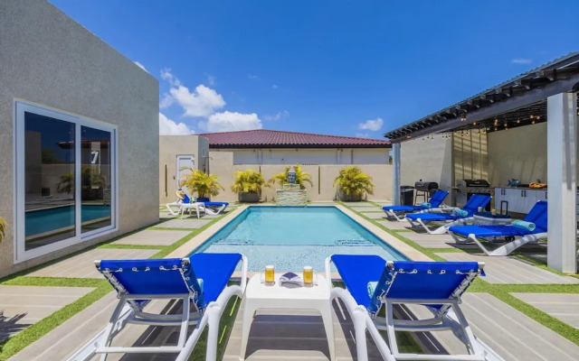 NEW 5br5ba w Private Pool Puttputt Close2beach
