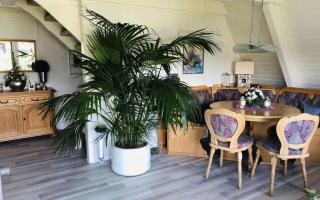 Frog Prince Modern Retreat