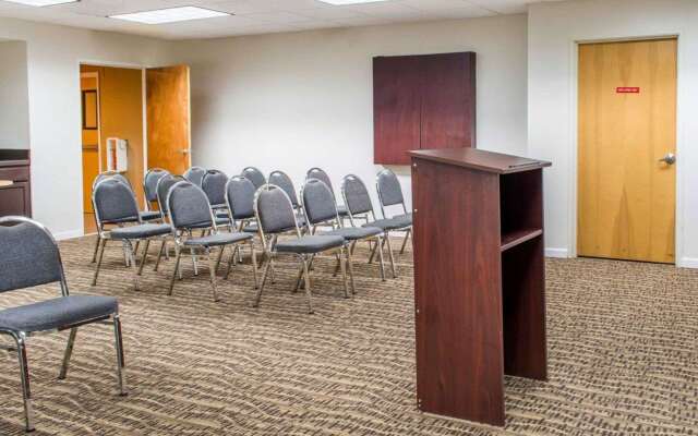 Quality Suites Waldorf