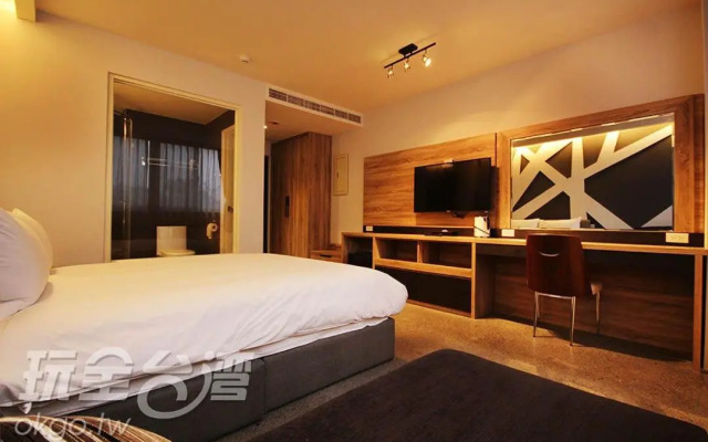 Travel Light Hotel