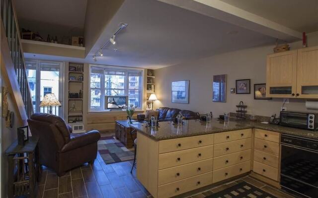 Columbia Place Condominium