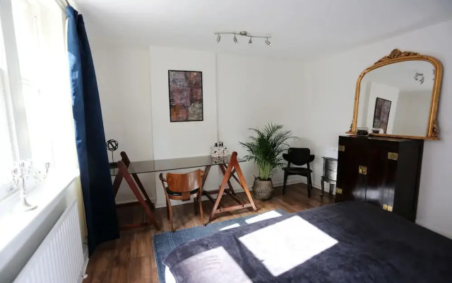 3 Beds 2 Baths Oxford Circus