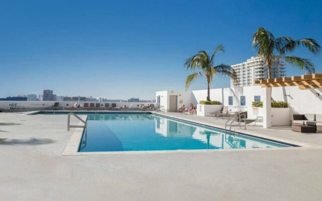 Opera Suites And Marina Hotel
