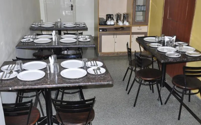 Goroomgo Ample Mint Chickpet Bengaluru