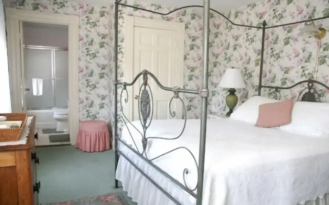 The Inn at Old Harbor