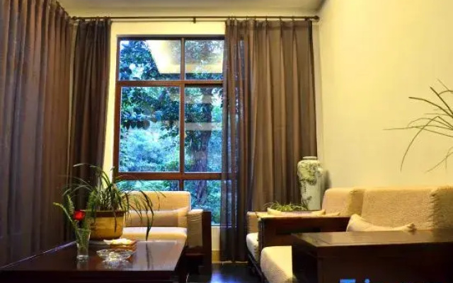 Rehai Hot Spring Resort · Meinvchi