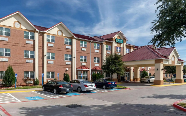 Quality Suites Addison - Dallas