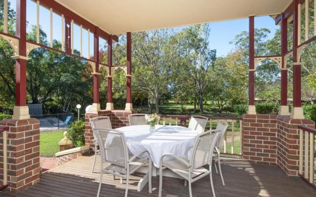 THE ELMS Berry Berry and Surrounds 4pm check out Sundays