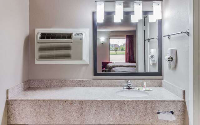 Super 8 by Wyndham Mt. Pleasant TX