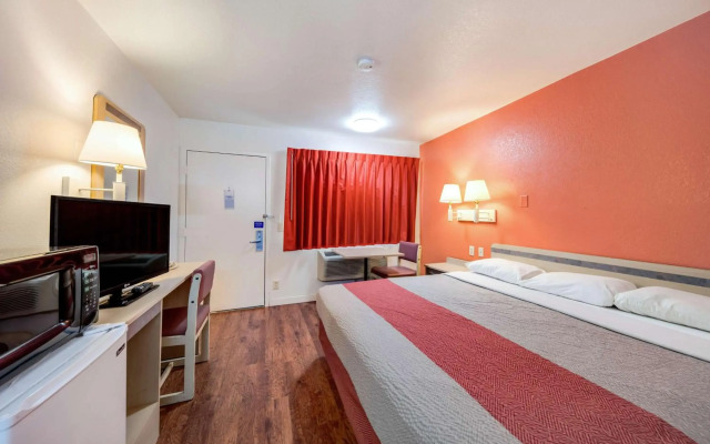 Motel 6 Greenville, TX