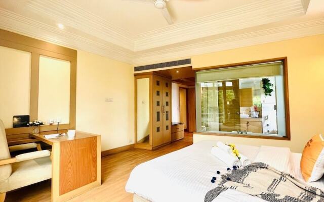 BluO 1BHK - DLF Galleria | BathTub, Balcony, Suite