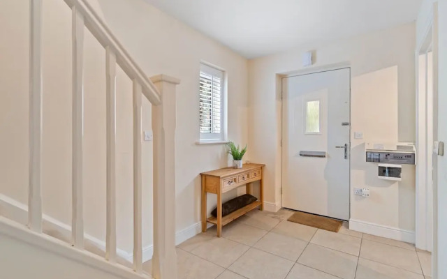 Impeccable 3-bed House in Hornchurch