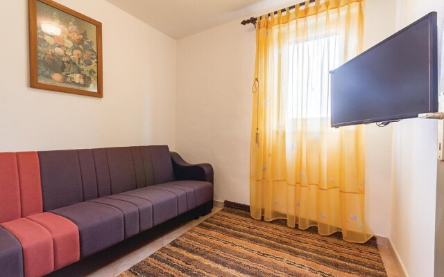 Stunning Home in Banjole With Wifi and 1 Bedrooms