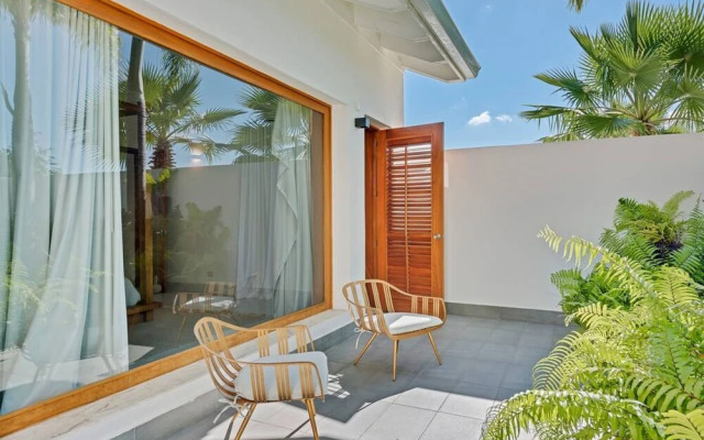 Modern Oasis Stunning Views of Golf Course River