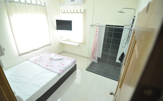 Spice Arena Bungalow Hostel