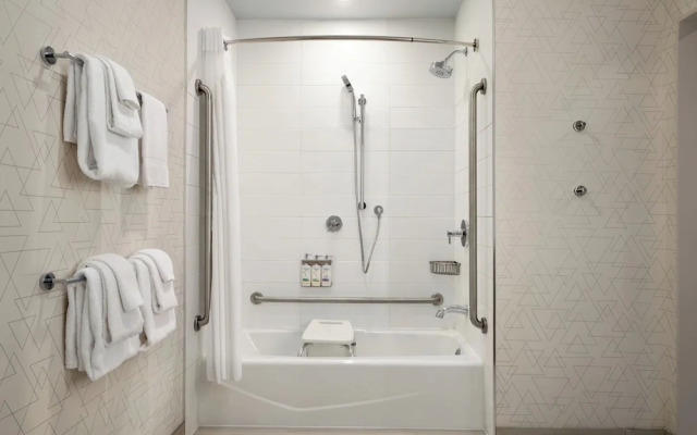 Holiday Inn Express Strathroy by IHG