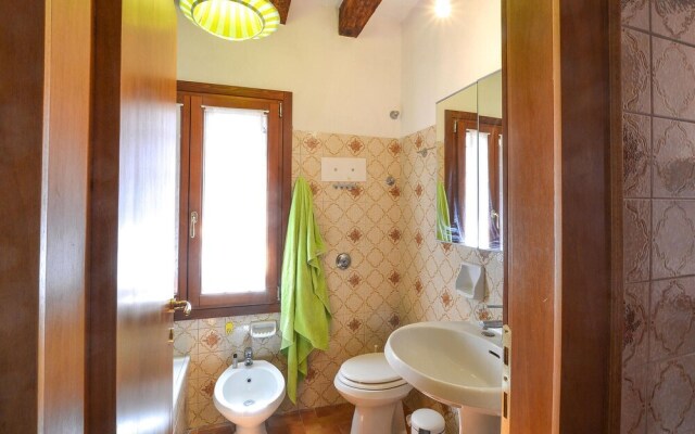 Nice Apartment in Venezia With 2 Bedrooms and Wifi