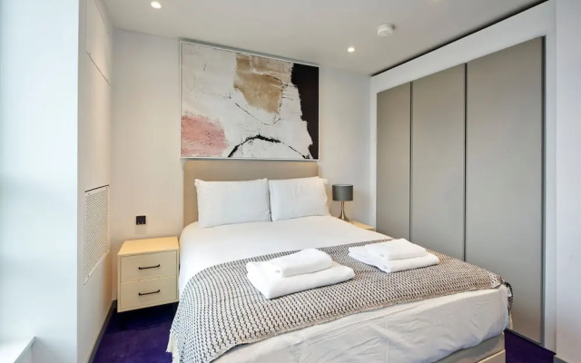 Elegant Two-bedroom Apartment in Vibrant Poplar