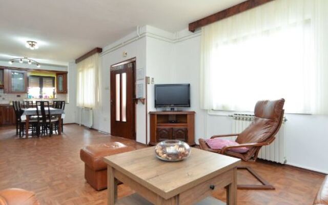 Apartments & Room Carera 6