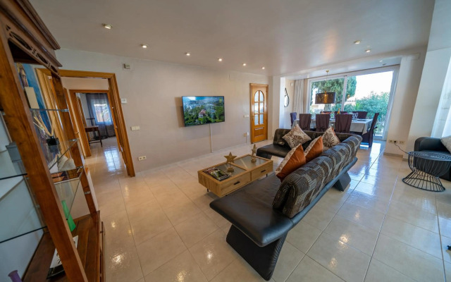 Villa Lux Gallery AC