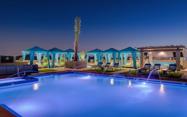 Rooftop Pool with Views-King Beds-Parking 1123