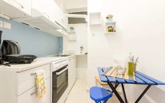 Cozy Flat in hip Koukaki