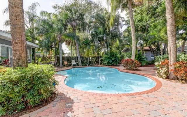 Clearwater Beach Cabana by RedAwning