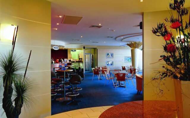 Shoreline Hotel