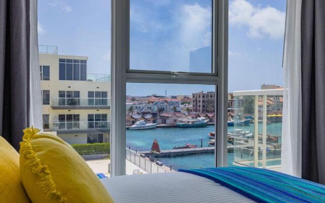 Magnificent 2 Bedroom corner condo with THE VIEW