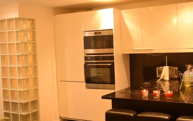 2 Bedroom Apartment in White City