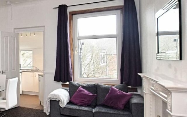 One Bedroom Apartment by Klass Living Serviced Accommodation Coatbridge - Whifflet Park Apartment With Wifi  and Parking