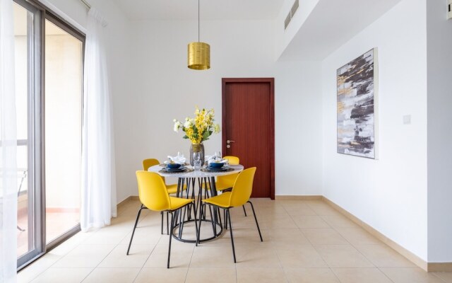 Radiant & Alluring 1BR Apartment W/ Marina Views