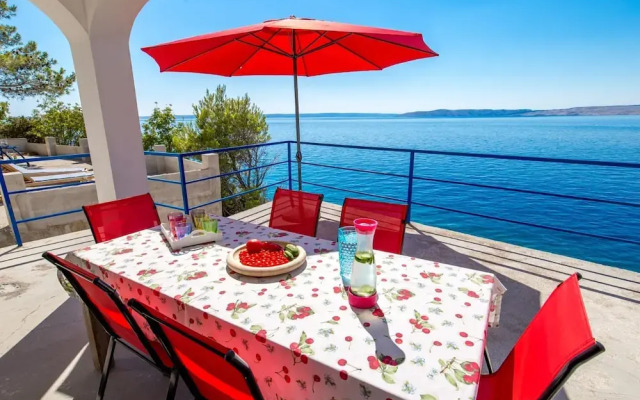 Sunny Beachfront Jablanac Apartments