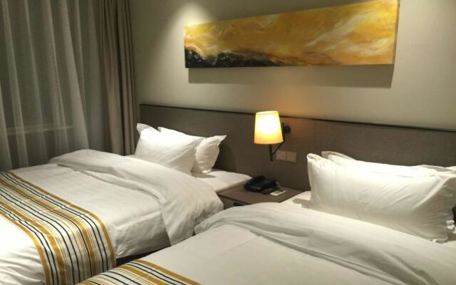 Home Inn Plus Shanghai Huaihai Road Sinan Road