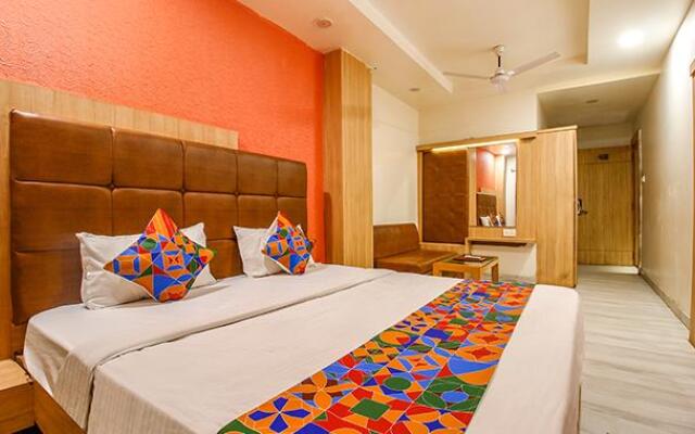 Fab Hotel The Oasis