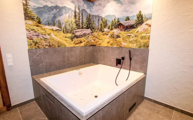 Luxury Chalet Pinzgauer Almhutte in Konigsleiten