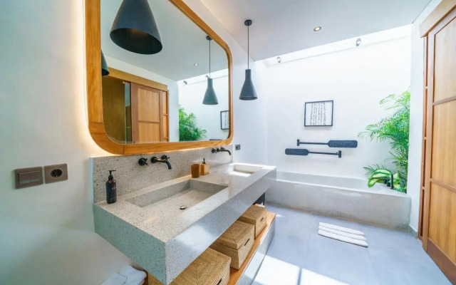 Villa Mango 3 - Amazing 4-bdr Villa in Berawa ! PERFECT LOCATION !
