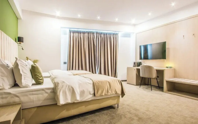Central Carol ApartHotel