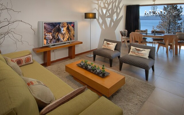 Amazing Lake Views and Jacuzzi TD8