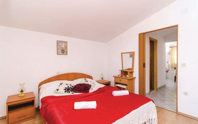 Awesome Home in Plat With Wifi and 1 Bedrooms